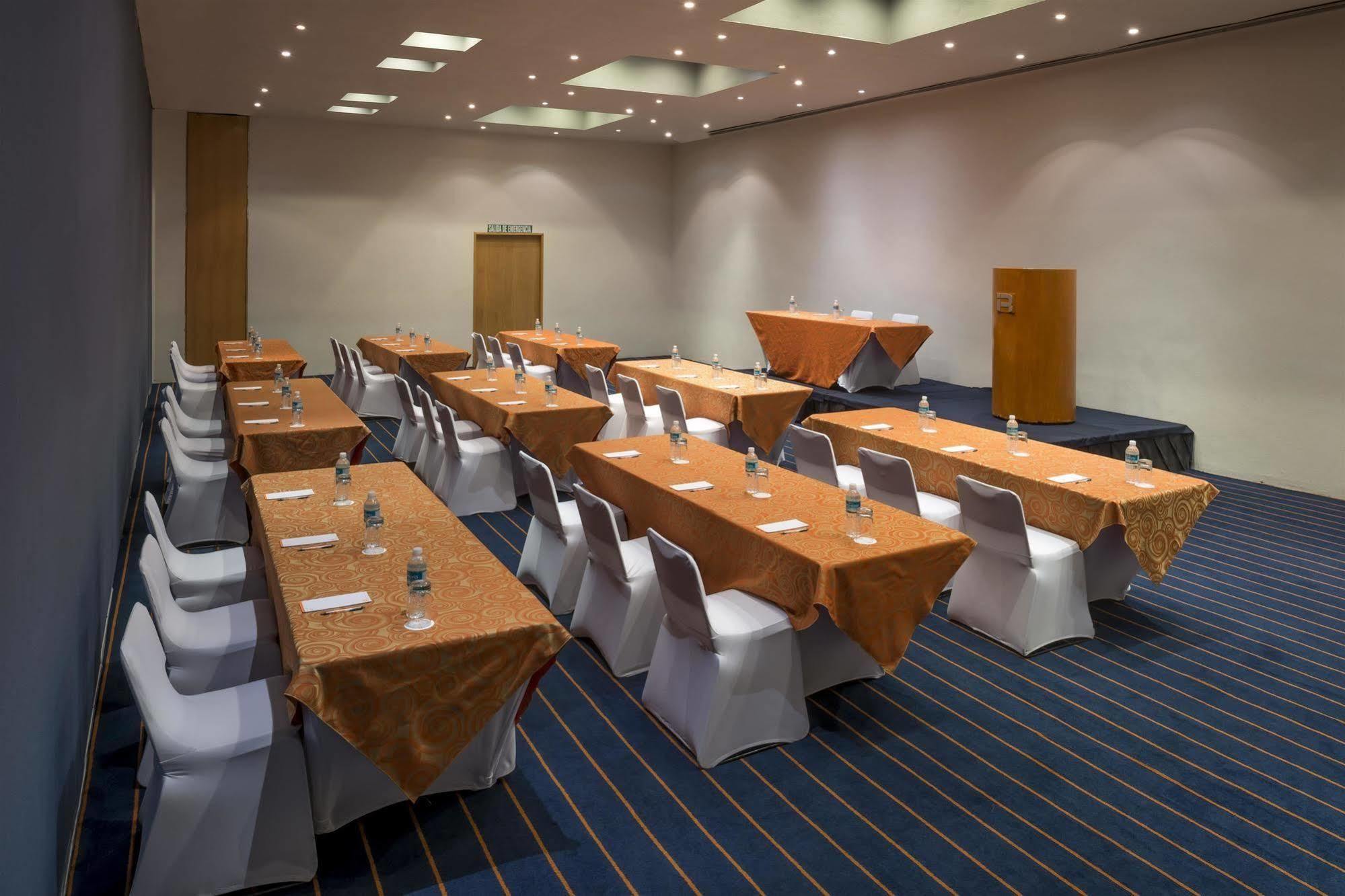 Real Inn Nuevo Laredo Εξωτερικό φωτογραφία